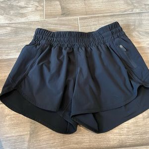 Lululemon tracker size 6 shorts